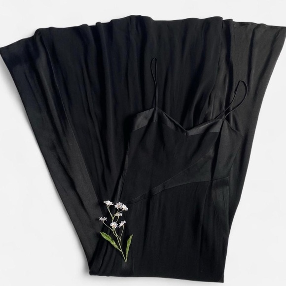 Nicole Miller Dresses & Skirts - Nicole Miller sleek black formal gown